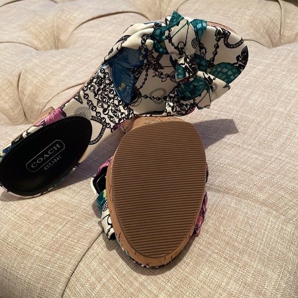 New, not been worn, no tags - Picture 6 of 8